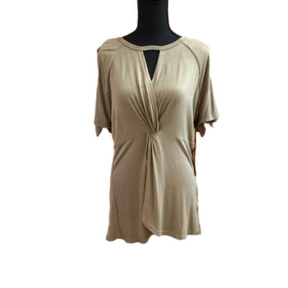 Doe & Rae Tops - NWT Doe & Rae Olive Green Cold Shoulder Top Size Large
